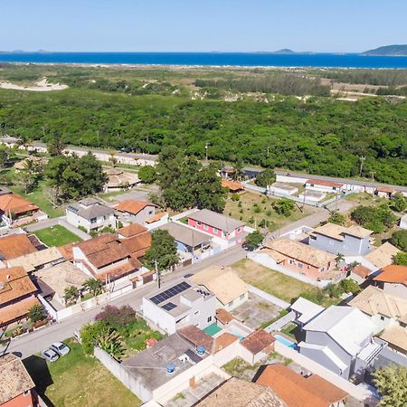 Refugio Tropical Casa De Praia Com Piscina Aquecida E 4 Suites E Garagem 3 Carros, 800 Mtrs Da Praia Internet 700 Mbps, Condominio Privado Com Pista De Skate , Quadra De Futevolei , Campos E Quadras De Futebol! كابو فريو المظهر الخارجي الصورة