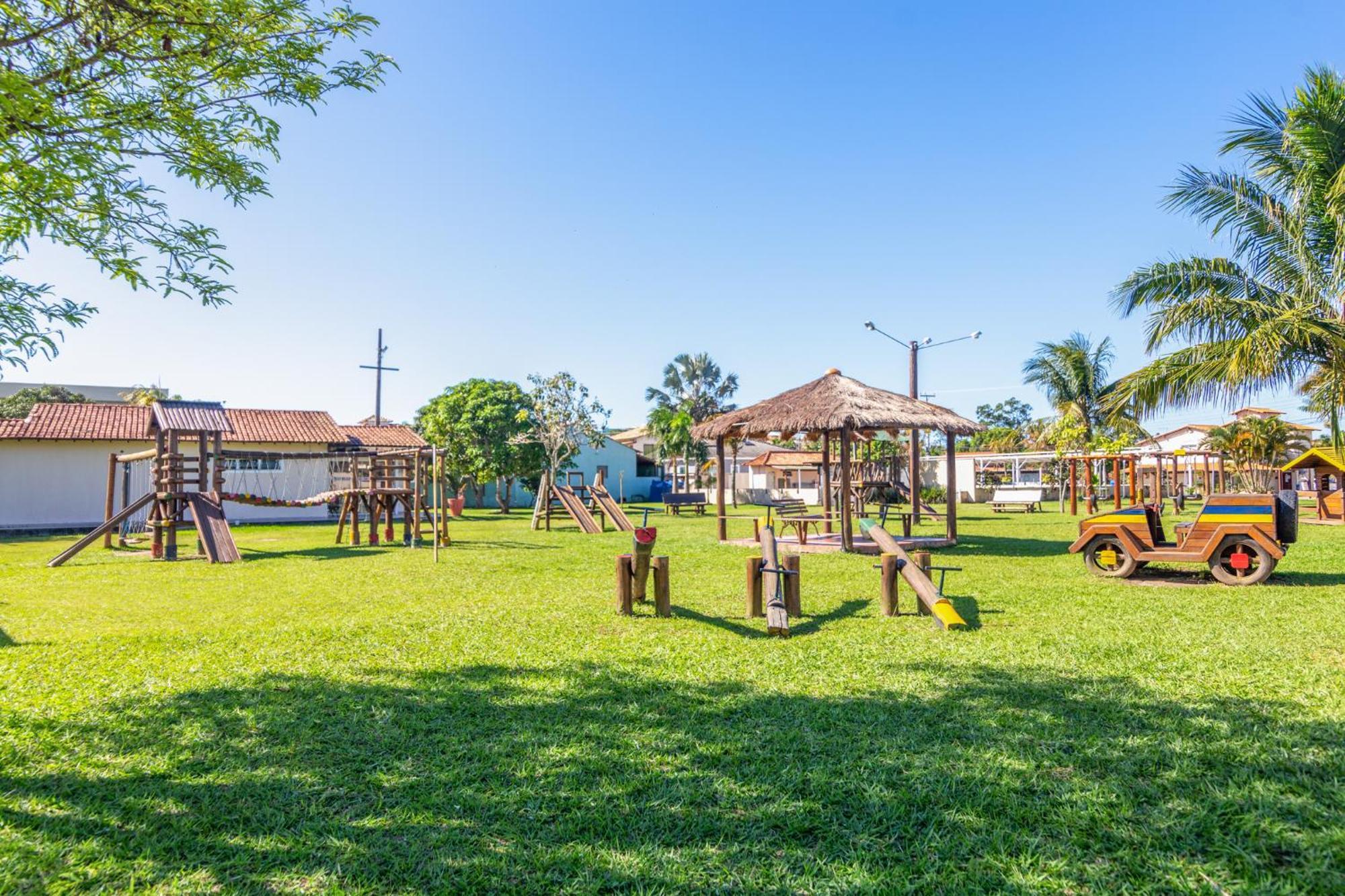 Refugio Tropical Casa De Praia Com Piscina Aquecida E 4 Suites E Garagem 3 Carros, 800 Mtrs Da Praia Internet 700 Mbps, Condominio Privado Com Pista De Skate , Quadra De Futevolei , Campos E Quadras De Futebol! كابو فريو المظهر الخارجي الصورة