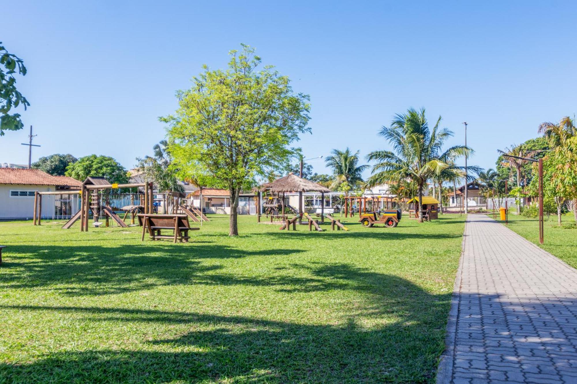 Refugio Tropical Casa De Praia Com Piscina Aquecida E 4 Suites E Garagem 3 Carros, 800 Mtrs Da Praia Internet 700 Mbps, Condominio Privado Com Pista De Skate , Quadra De Futevolei , Campos E Quadras De Futebol! كابو فريو المظهر الخارجي الصورة
